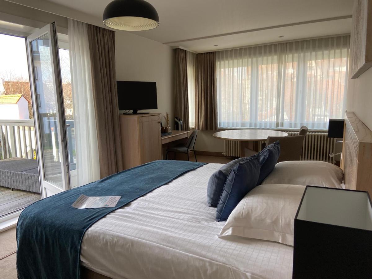 Hotel Les Arcades Кноке-Хайст Екстериор снимка